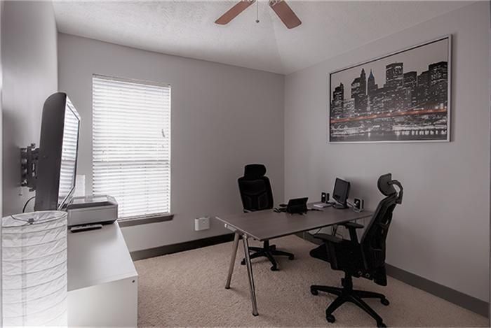 3 Bed Townhome in 77003 Near Minute Maid Park + First-Floor Living property image