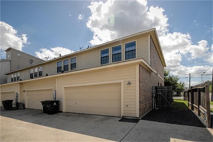 3 Bed Townhome in 77003 Near Minute Maid Park + First-Floor Living property image