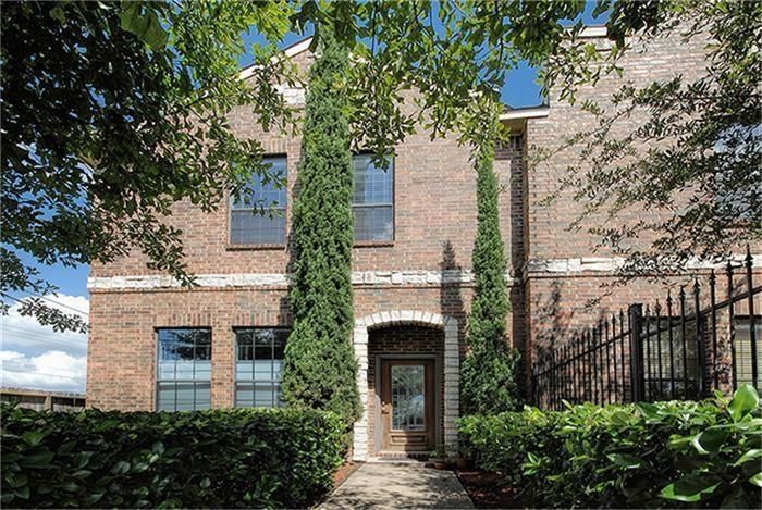 3 Bed Townhome in 77003 Near Minute Maid Park + First-Floor Living property image