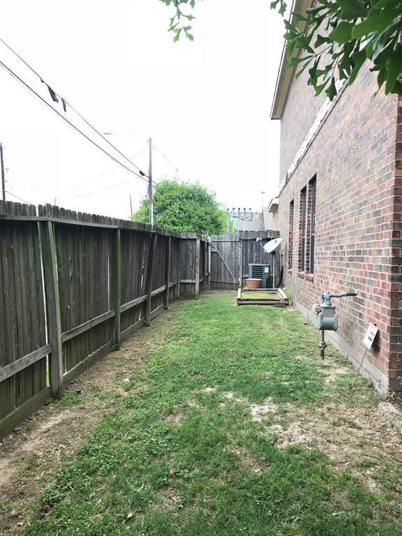 3 Bed Townhome in 77003 Near Minute Maid Park + First-Floor Living property image