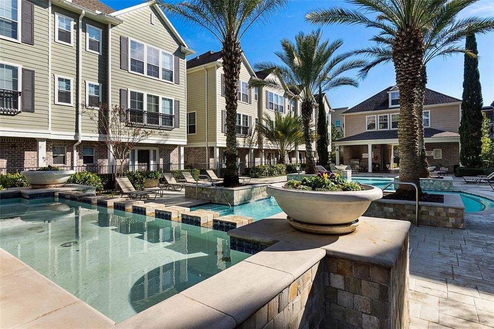 This Condo is The Perfect Blend of Comfort, Convenience & Luxury! property image