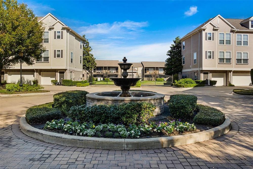 This Condo is The Perfect Blend of Comfort, Convenience & Luxury! property image