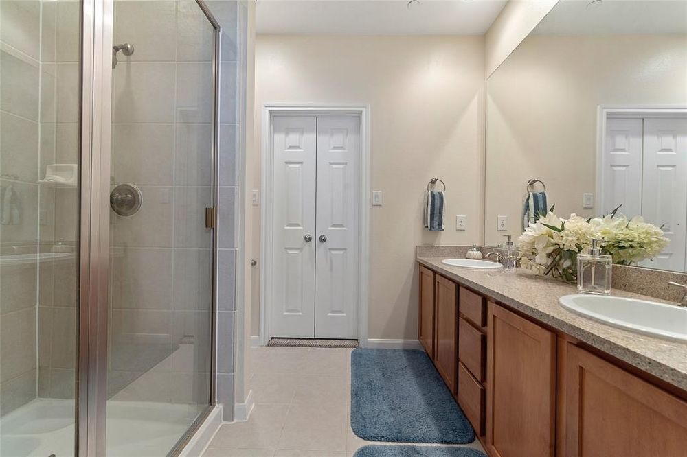 This Condo is The Perfect Blend of Comfort, Convenience & Luxury! property image