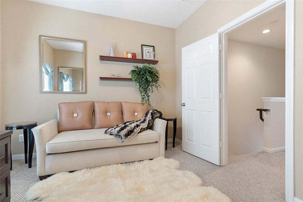 This Condo is The Perfect Blend of Comfort, Convenience & Luxury! property image