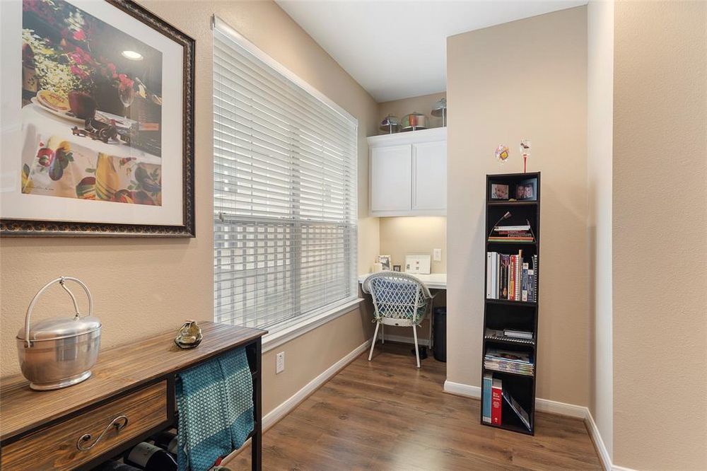 This Condo is The Perfect Blend of Comfort, Convenience & Luxury! property image