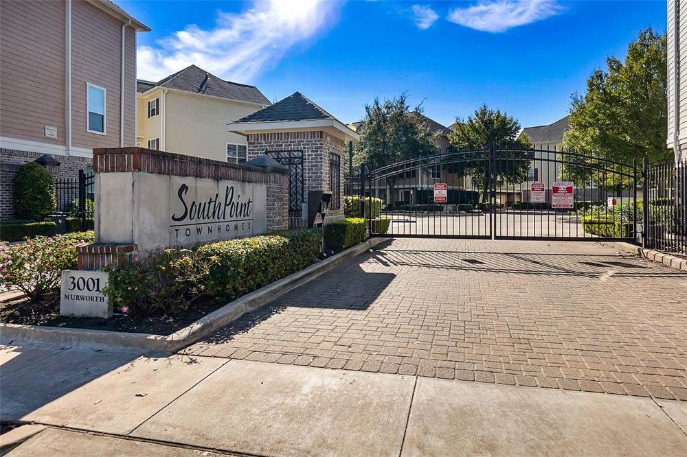 This Condo is The Perfect Blend of Comfort, Convenience & Luxury! property image