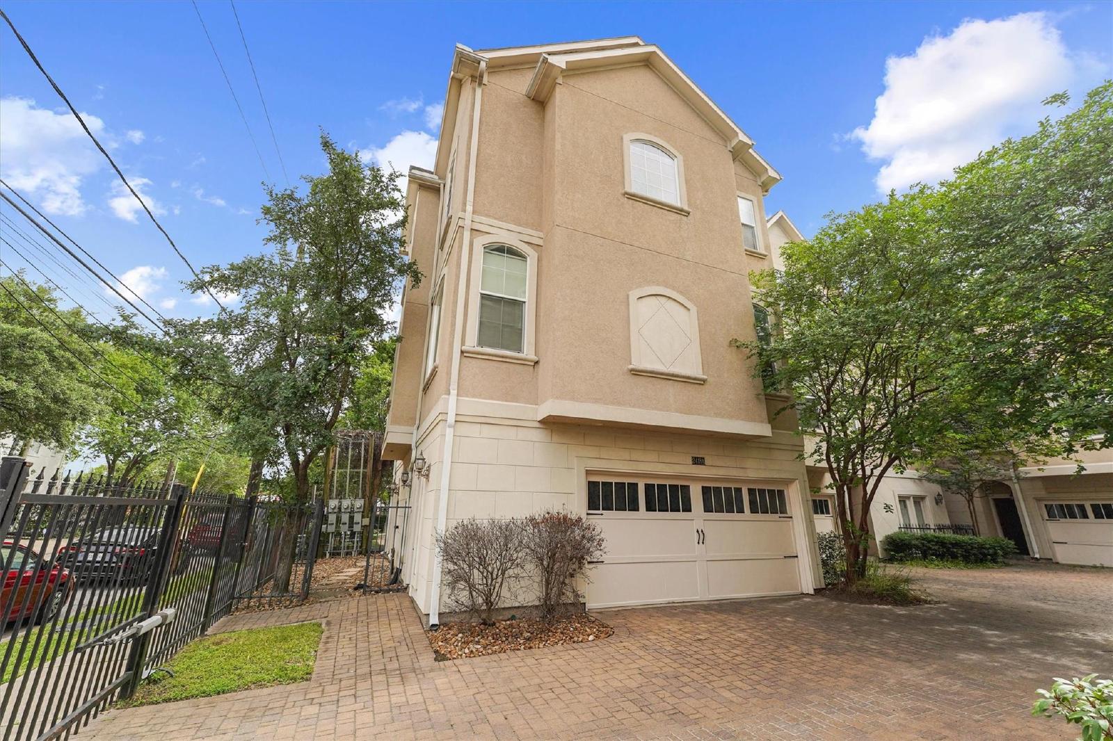 3 Bed Townhouse in 77006 Near Hyde Park property image