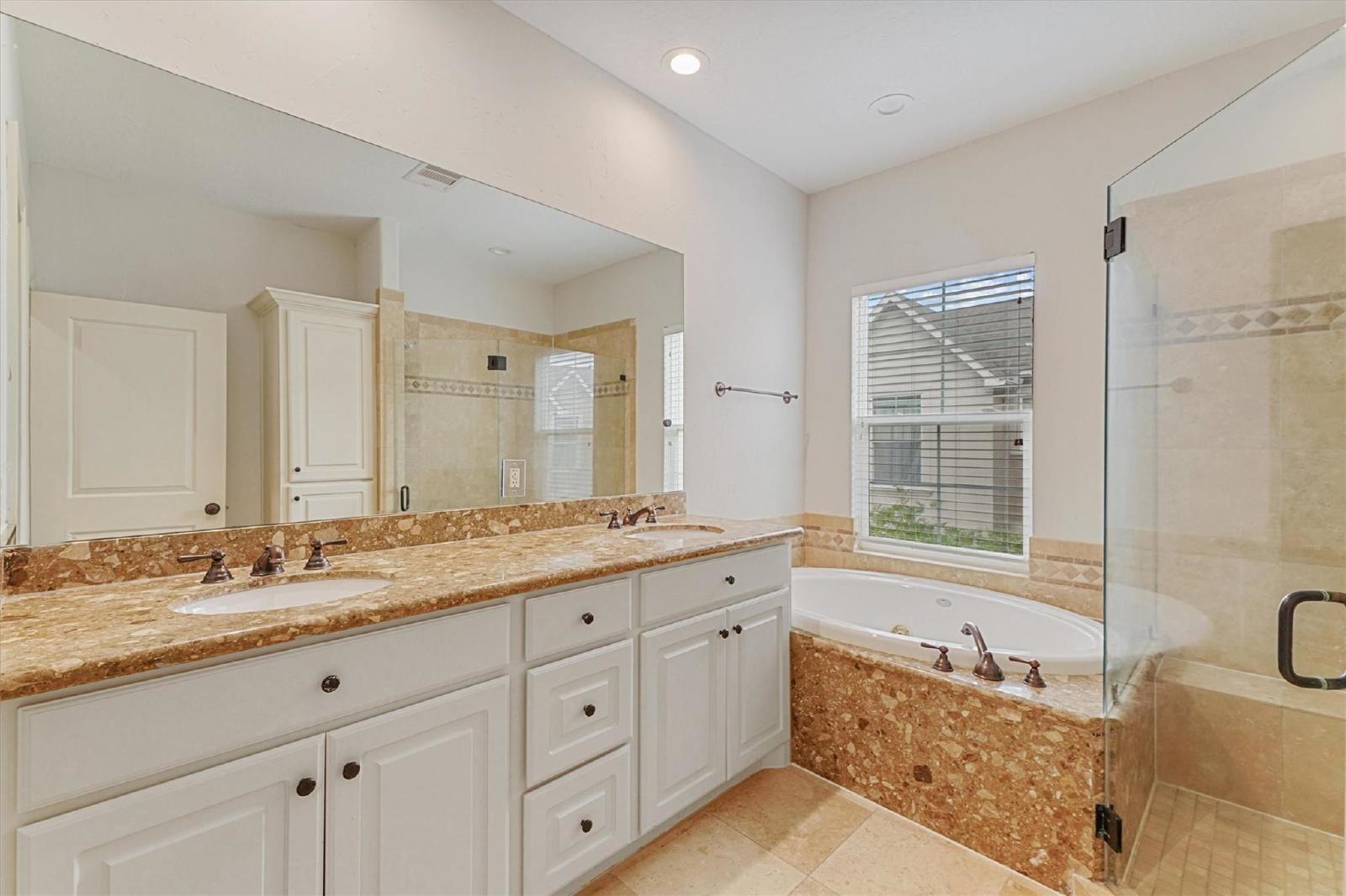 3 Bed Townhouse in 77006 Near Hyde Park property image