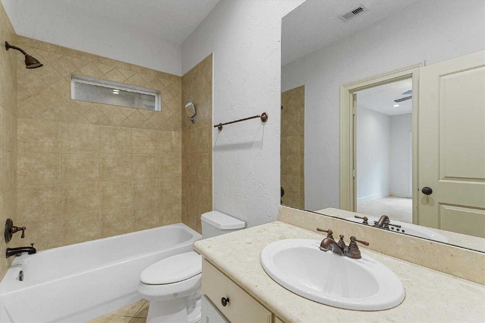 3 Bed Townhouse in 77006 Near Hyde Park property image