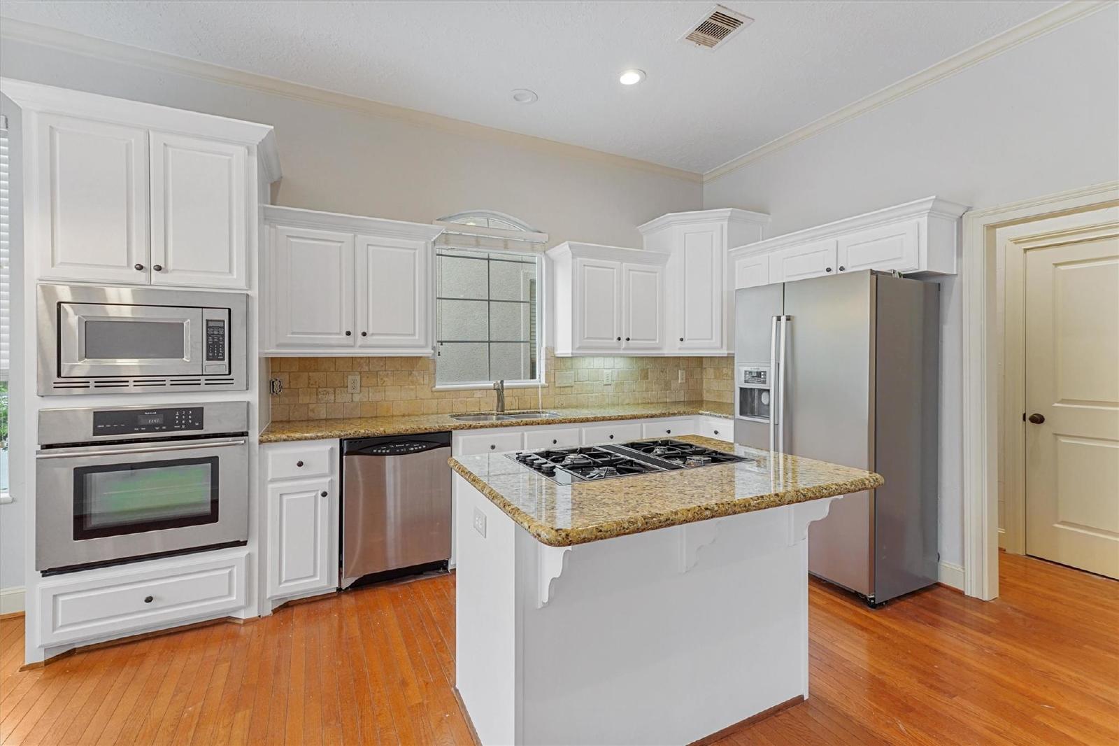 3 Bed Townhouse in 77006 Near Hyde Park property image