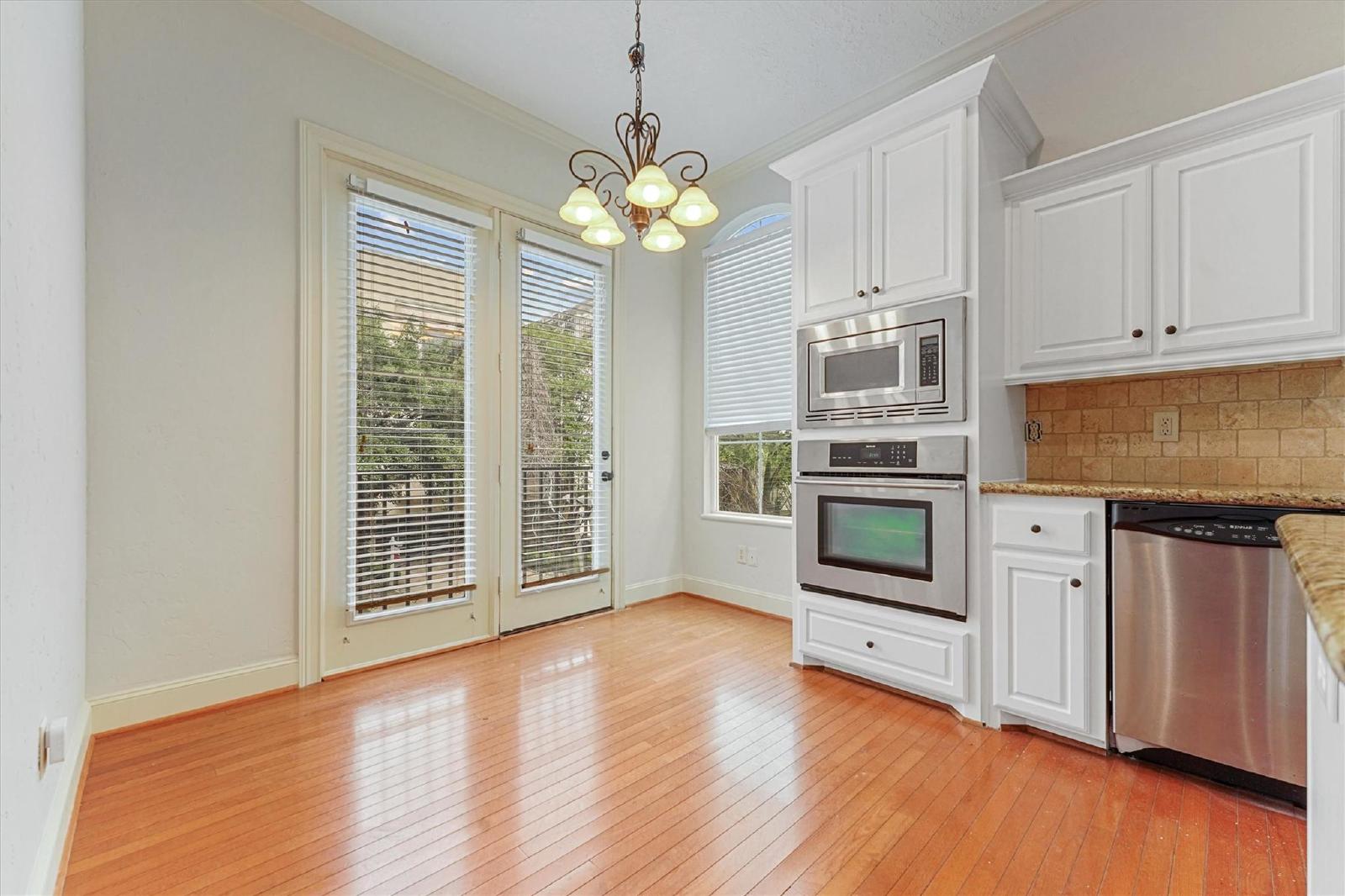 3 Bed Townhouse in 77006 Near Hyde Park property image